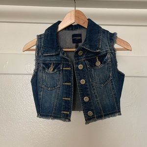 Sleeveless denim jacket!